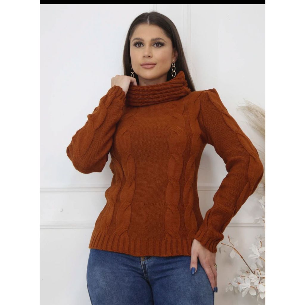 Blusa de Tricot com Gola Boba e Detalhes em Tranças  —  Modelo Quente e Confortável