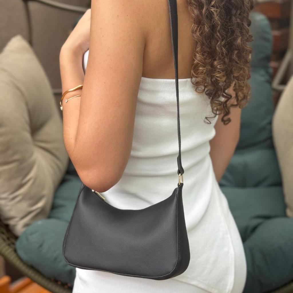 Bolsa Feminina Tiracolo Compacta Alça De Lado Ali Freitas