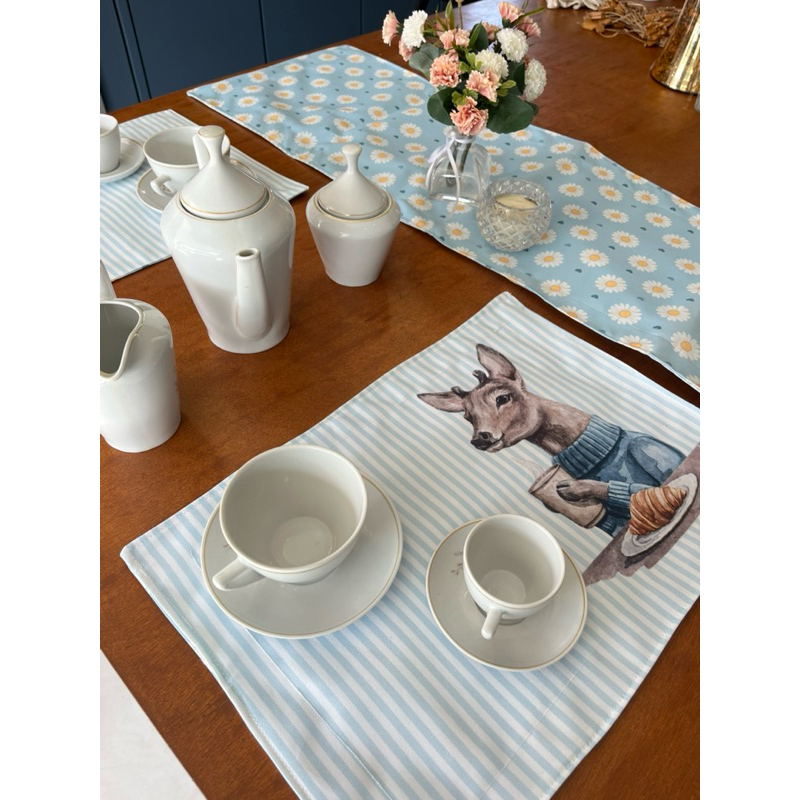 Kit Jogo Americano 2 em 1 Dupla Face Tecido Impermeável Premium Mesa Posta Café e Maragrid...