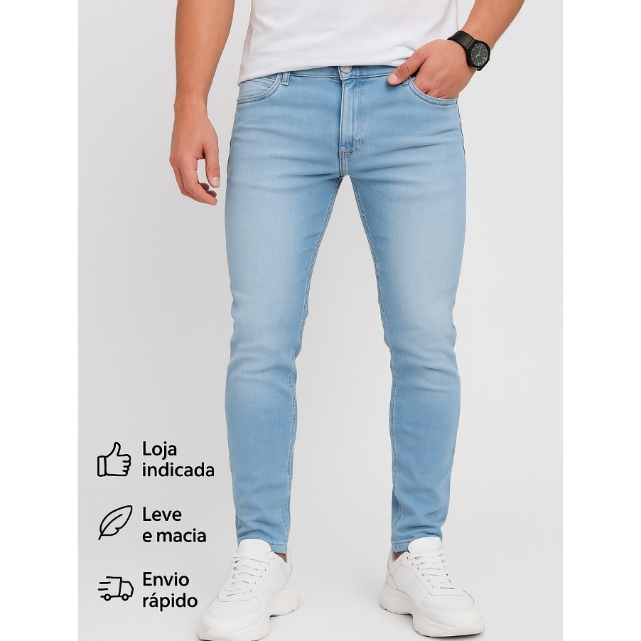 Calça jeans skinny masculina, em denim azul claro, modelo básico slim fit, calça de moda casual