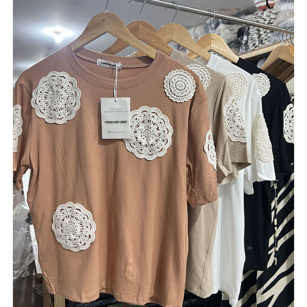 Blusa feminina bordada na frente /  Fresquinha / Lançamento/Longo 031长款圆花印花短袖
