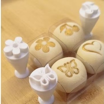 kit com 4 carimbos para brigadeiro de flor, cereja, borboleta e coração em Oferta na Shopee