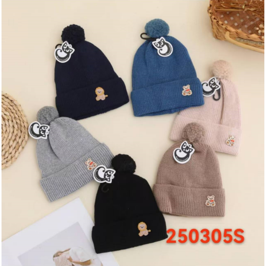 Gorro/Touca Infantil com pompom liso Forrada Por Dentro para o inverno menino e menina moda novo 2025