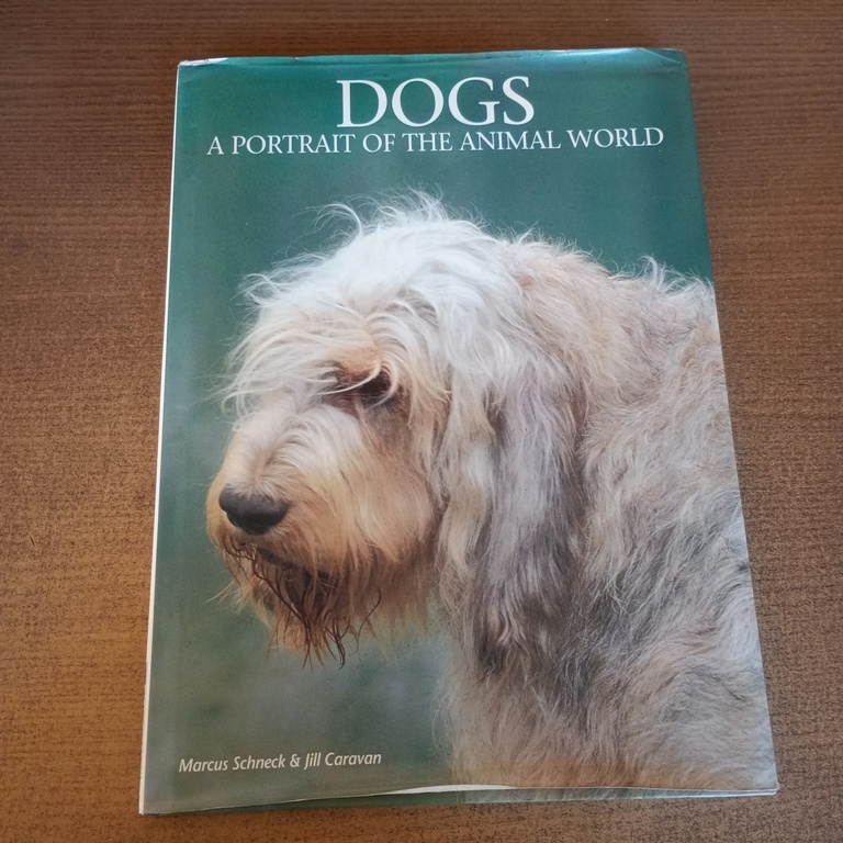 Livro Dogs: A Portrait of the Animal World - Marcus Schneck; Jill Caravan (Edição em Inglês)