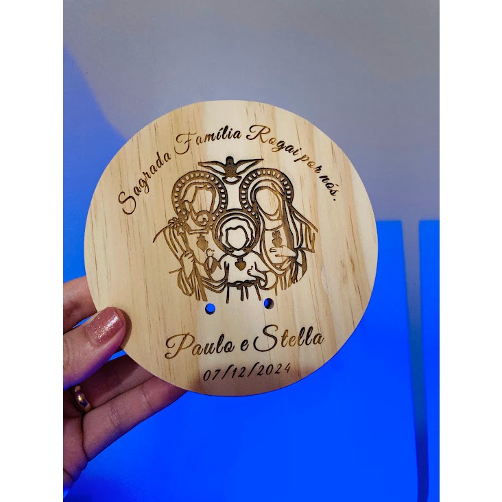 PORTA ALIANÇA PERSONALIZADO SAGRADA FAMÍLIA  DE MADEIRA RÚSTICO PARA CASAMENTO 12CM X 12CM PLAQUINHA DE MADEIRA