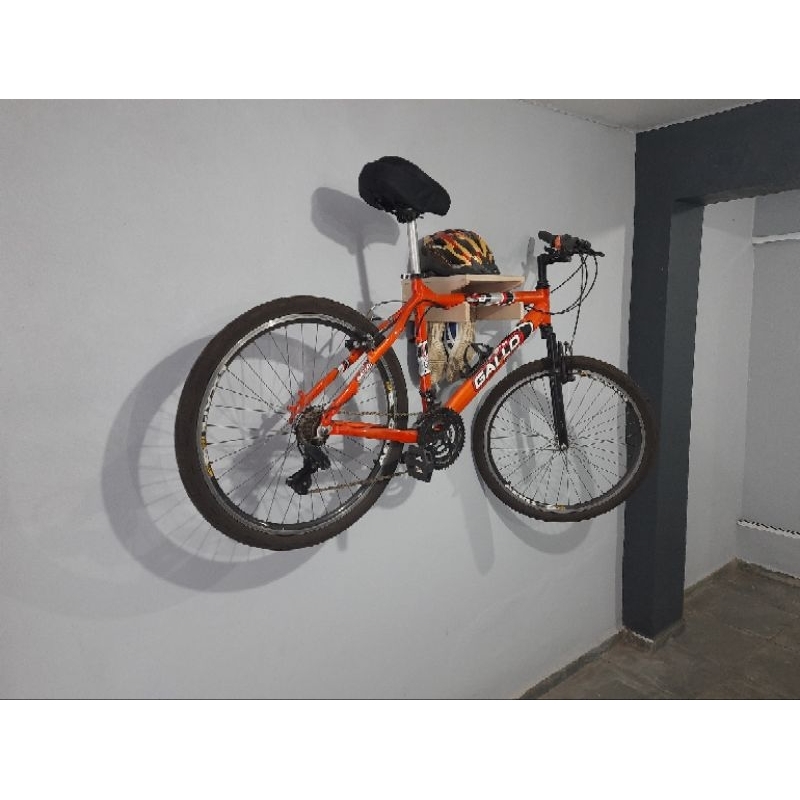 Suporte para Bicicleta feito em madeira pinus envernizado