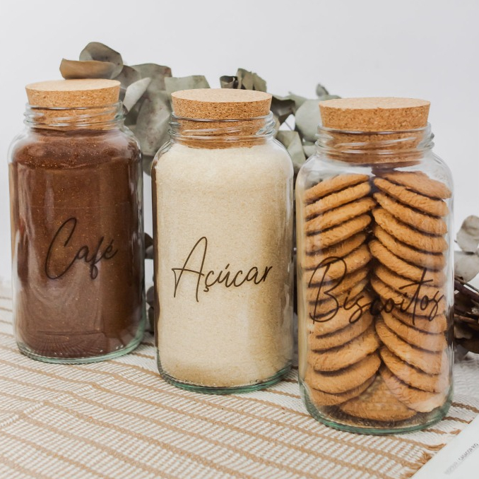 Kit Cantinho do Café - 3 Potes de Vidro com Tampa de Cortiça + Adesivos - Armazenamento - Cozinha em Oferta na Shopee
