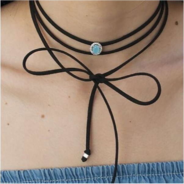Gargantilha Cordão De Couro Três Voltas Choker com Pedra