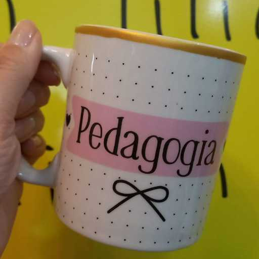 CANECA PROFISÃO PEDAGOGIA PROFESSORA PRESENTE CAFÉ FILETE