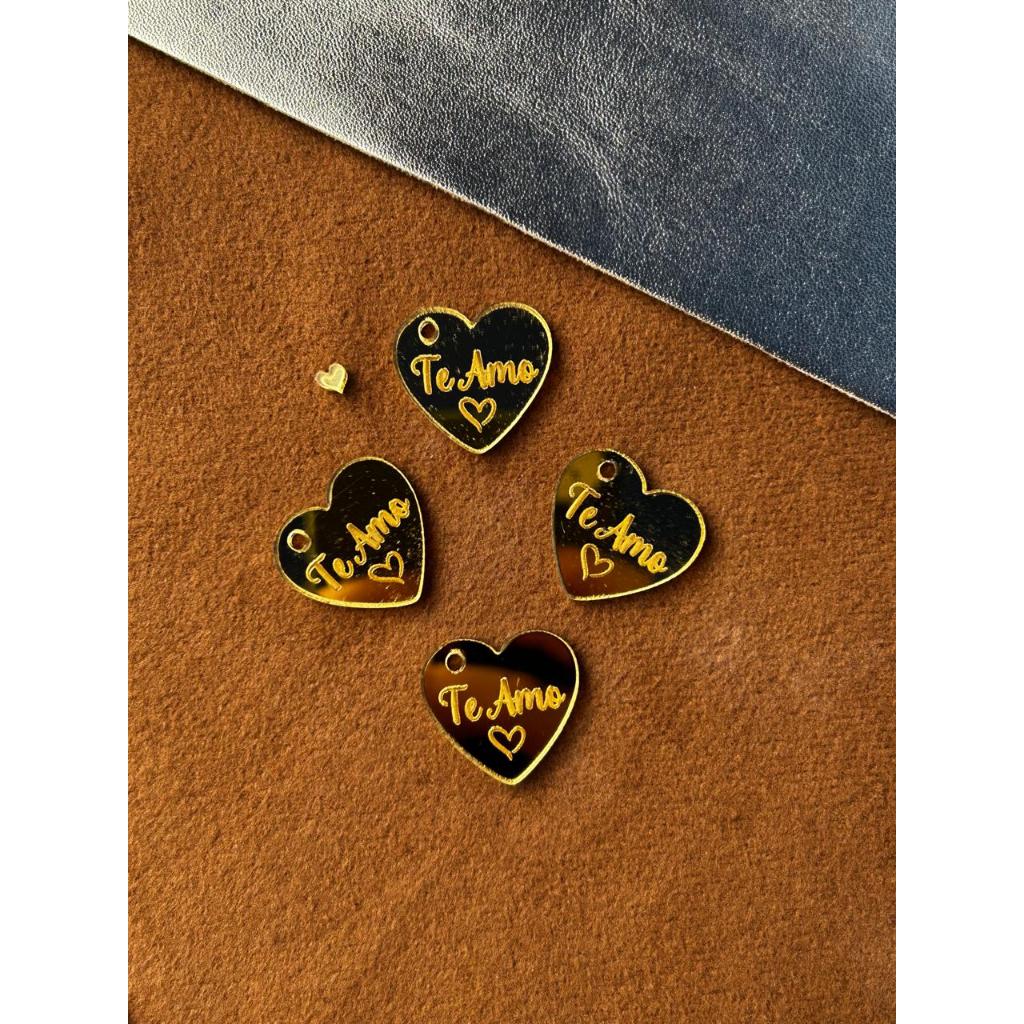 Tags Coração Te Amo 2cmX2cm Acrilico Dourado Espelhado - diametro do furo 2mm ** Atenção FRASE PRONTA ( NÃO É PERSONA