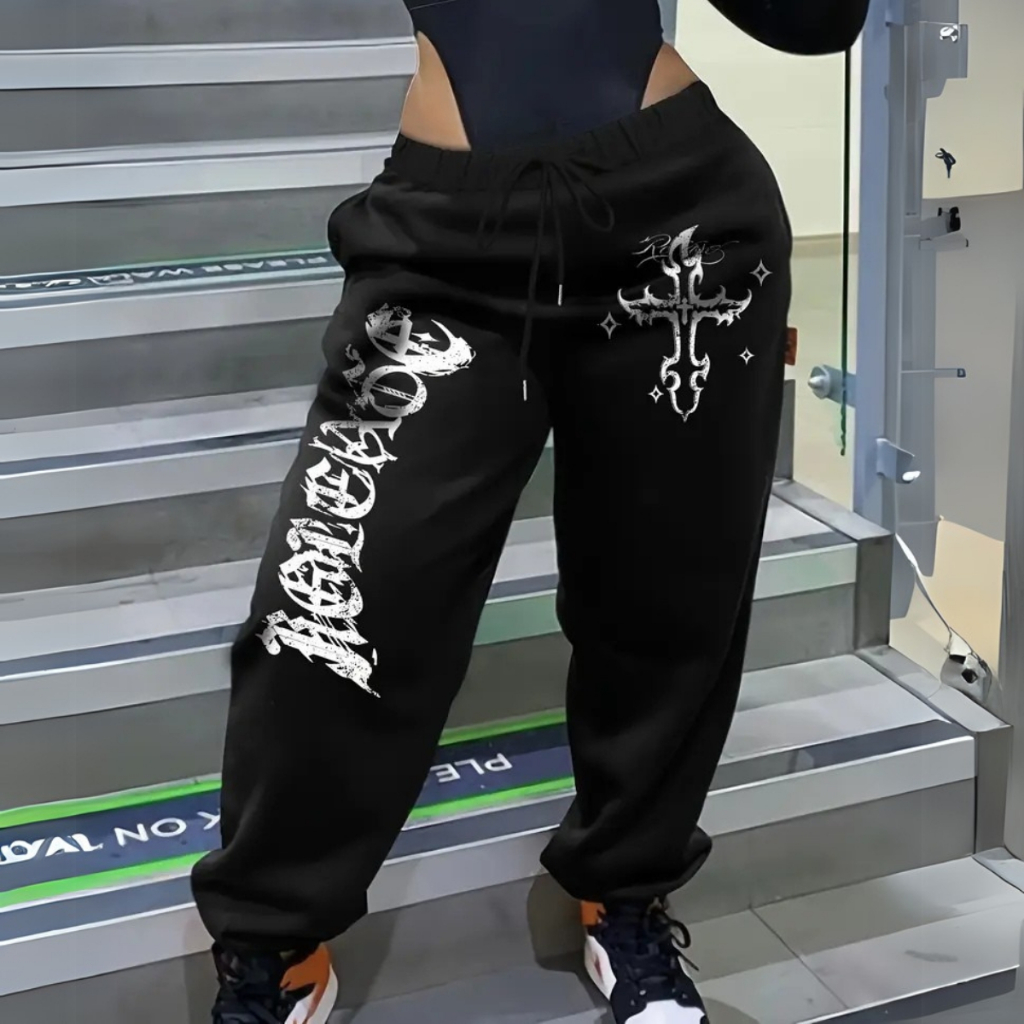Calça Moletom Forrada Flanelada Logger Cruz Modelo Gotico Estampada Streetwear Estilo de Rua Inverno