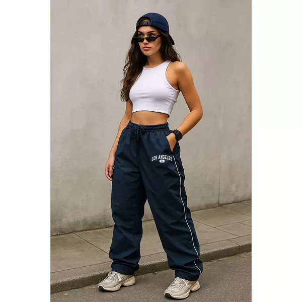 Calça básica estilo street reta larga de tactel com ajuste de cordão na cintura e bolsos unissex