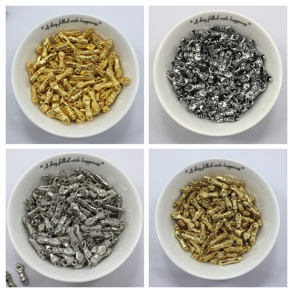 Pingente de Figa Dourada ou Prata de ABS 2,3cm 20 unidades em Oferta na Shopee