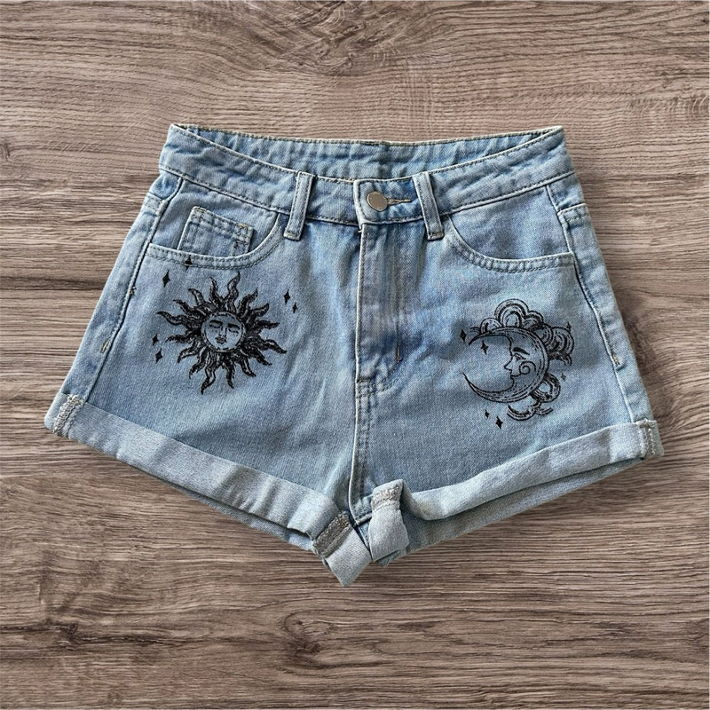 Short jeans juvenil estampa sol e lua