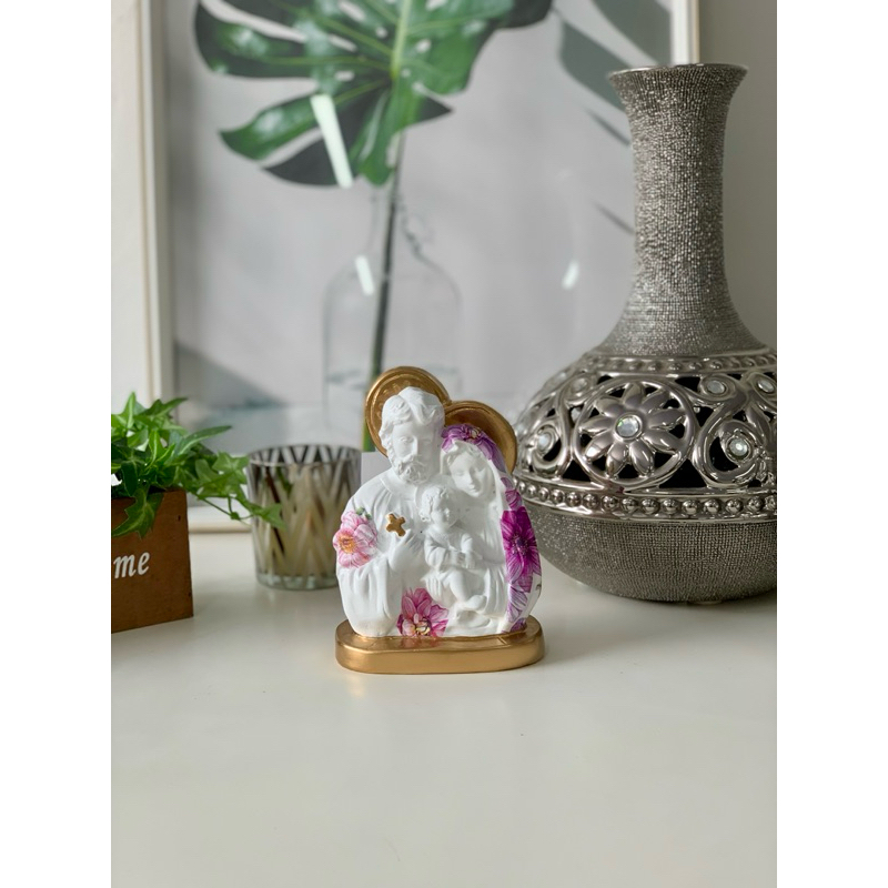 sagrada família 15 cm manto flor lilás dourado detalhes gesso em Oferta na Shopee