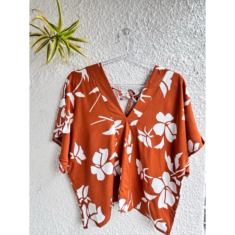 Blusa feminina manga curta  estampado gola v tecido viscose C5 em Oferta na Shopee