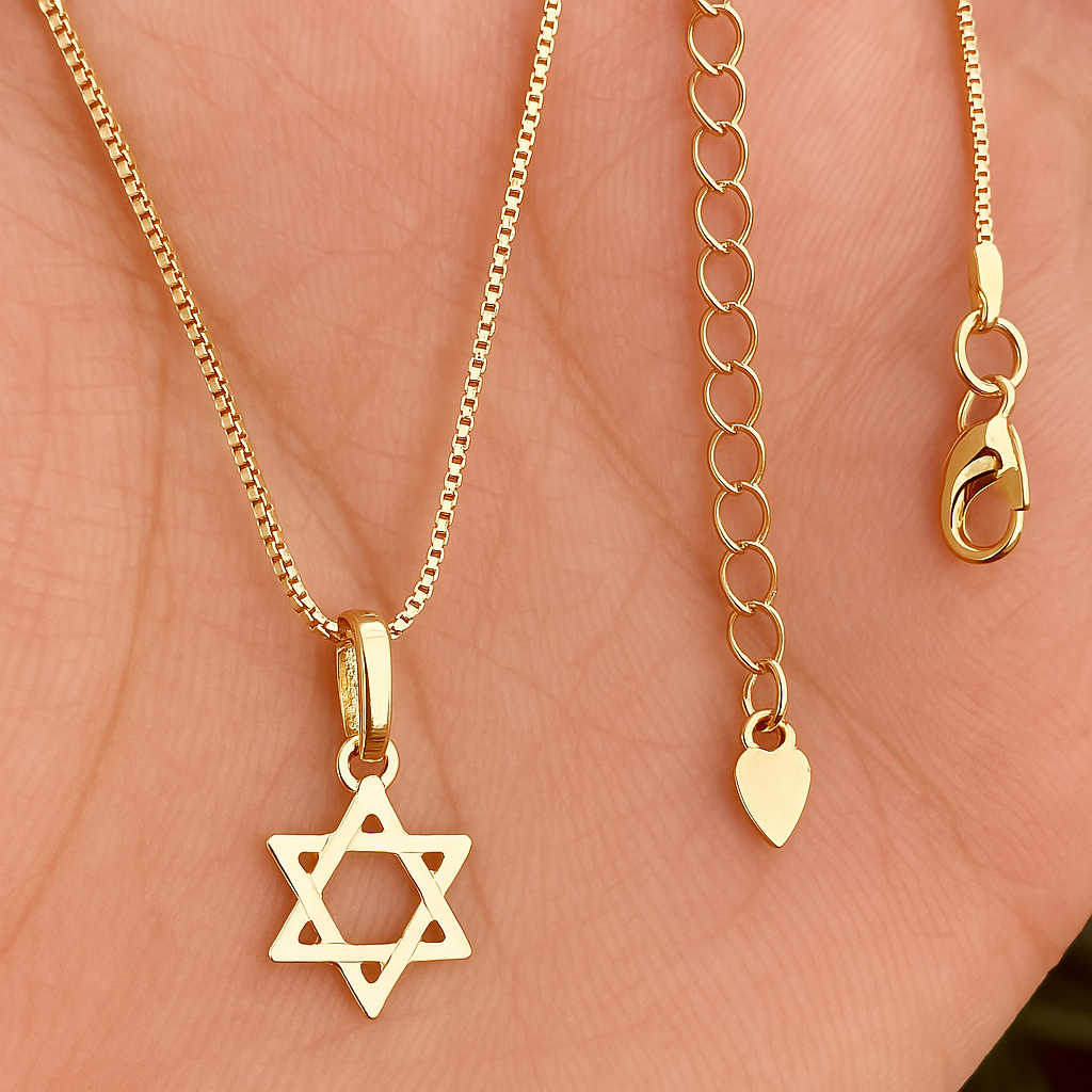 | SEMI JOIA | Colar Pingente Estrela Davi Vazada Entrelaçado Banhado a Ouro 18k Coleção Religiosa Elegante Tendência