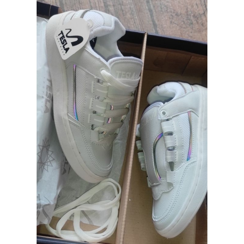 tênis tesla branco refletivo unissex masculino feminino casual, esportivo, skatista confortável, linha premium 34 ao 43