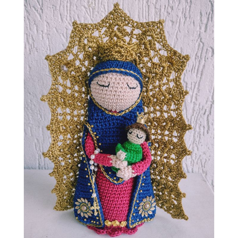 Nossa Senhora do Perpétuo Socorro em crochê (com detalhes em bordado)