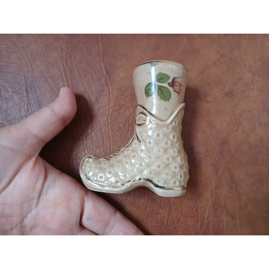 MINI CANECA VINTAGE BOTA PORCELANA ANTIGA ANOS 70 PARA DOSE DE CACHAÇA RARIDADE ANTIGUIDADE