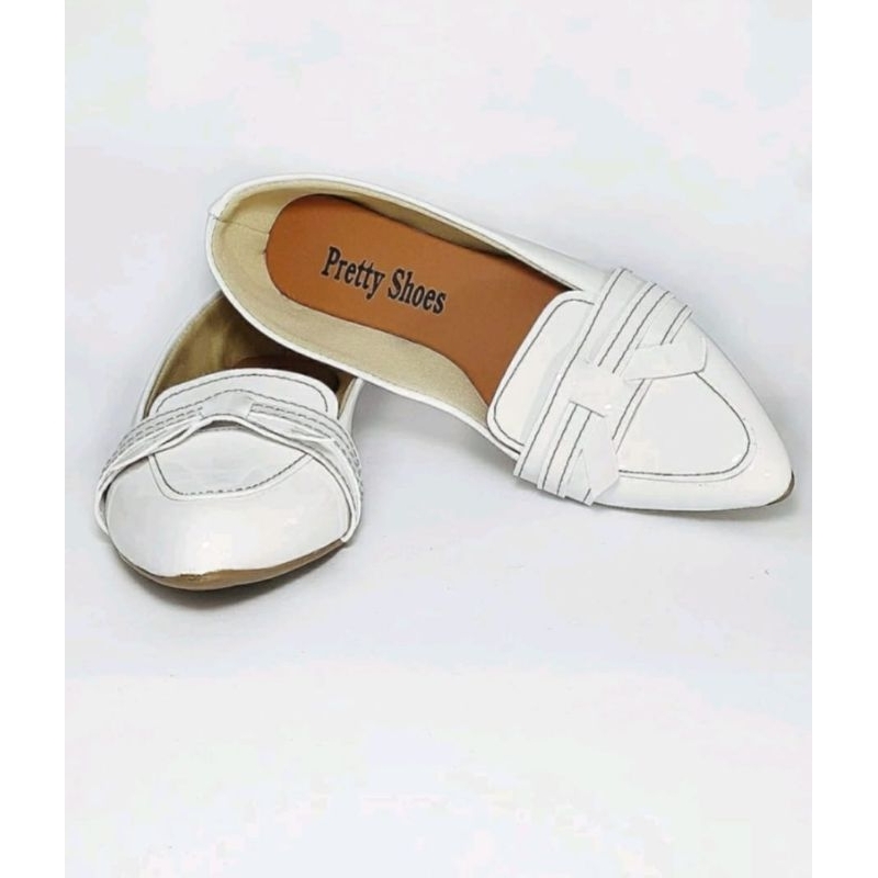 Sapatilha feminina estilo mocassin de verniz