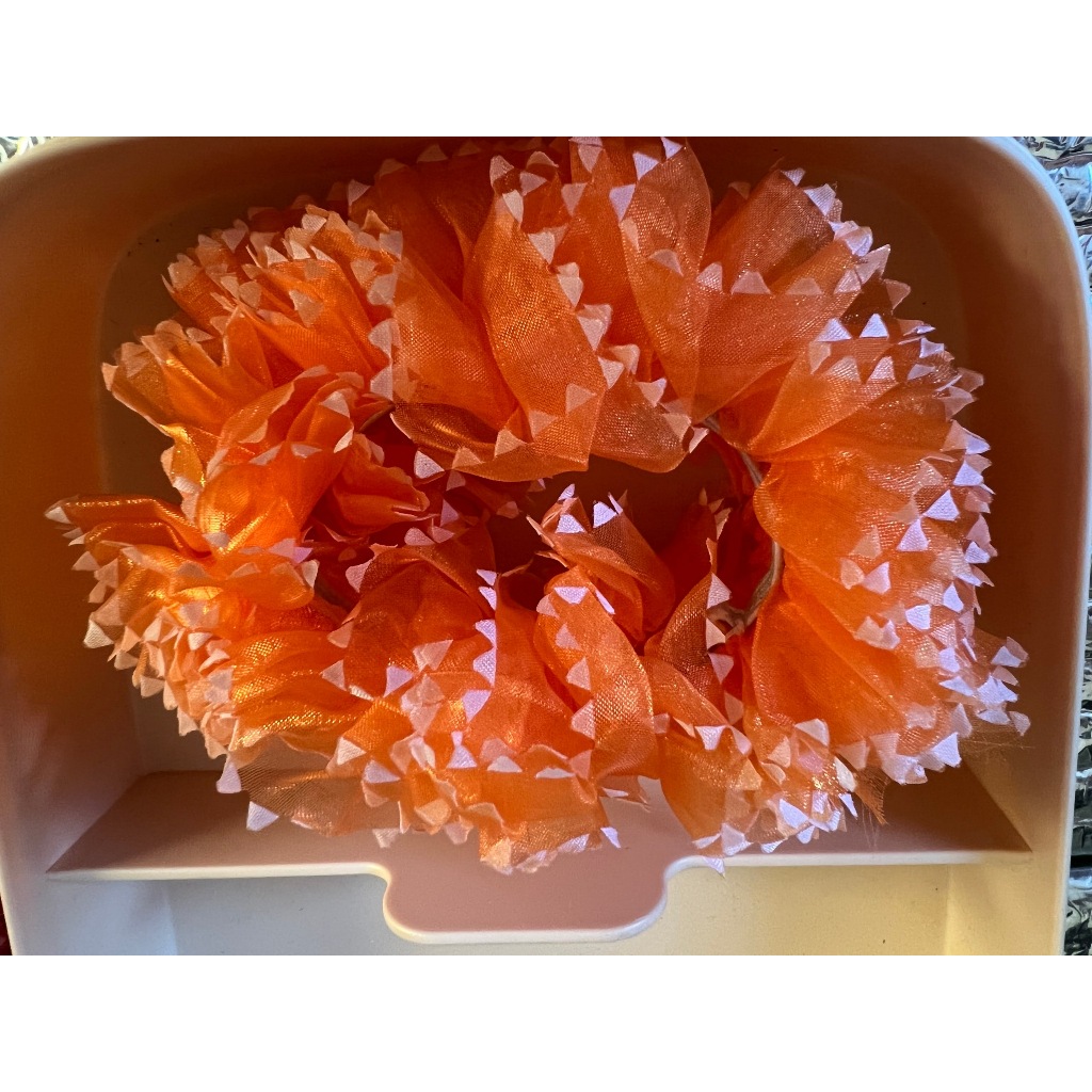 Enfeite para Cabelo Luxo Scrunchies Frufru Xuxa Fashion Moda - Tule Pompom laranja