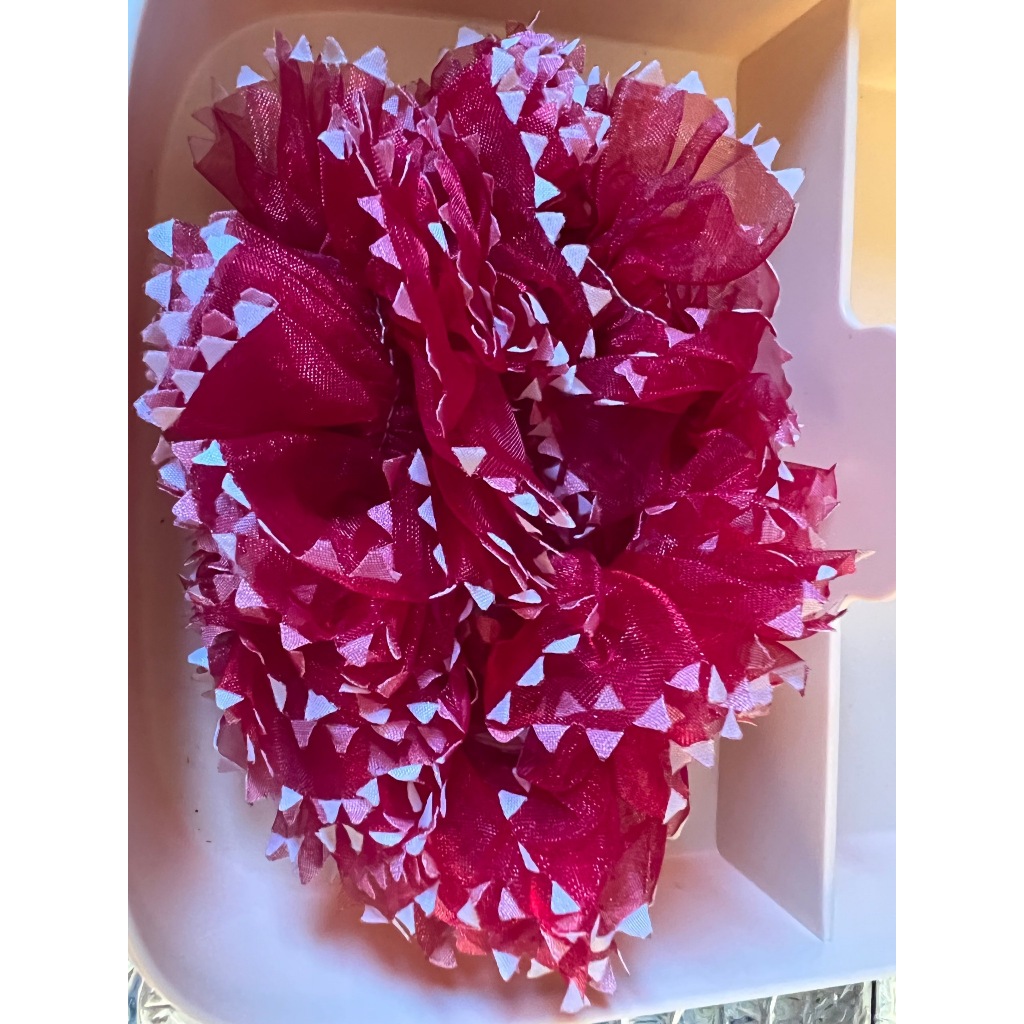 Enfeite para Cabelo Luxo Scrunchies Frufru Xuxa Fashion Moda - Tule Pompom bordo