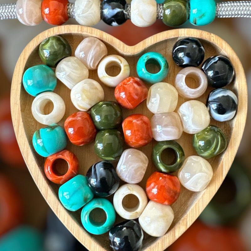 20pçs Bola Acrilica com furo grande 18mm para montagem de colares e outros acessórios em Oferta na Shopee