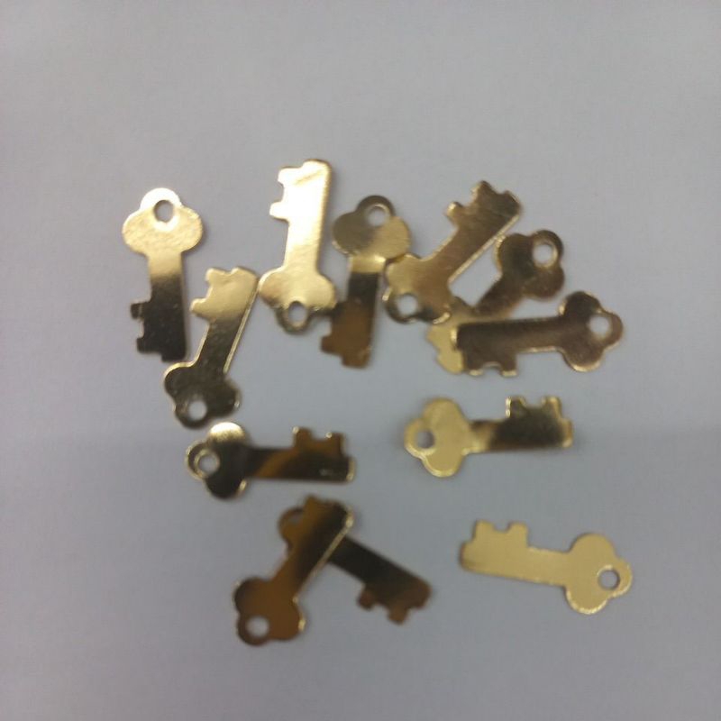 kit 100 50 mini chaves douradas aluminio para lembrancinha festa artesanato
