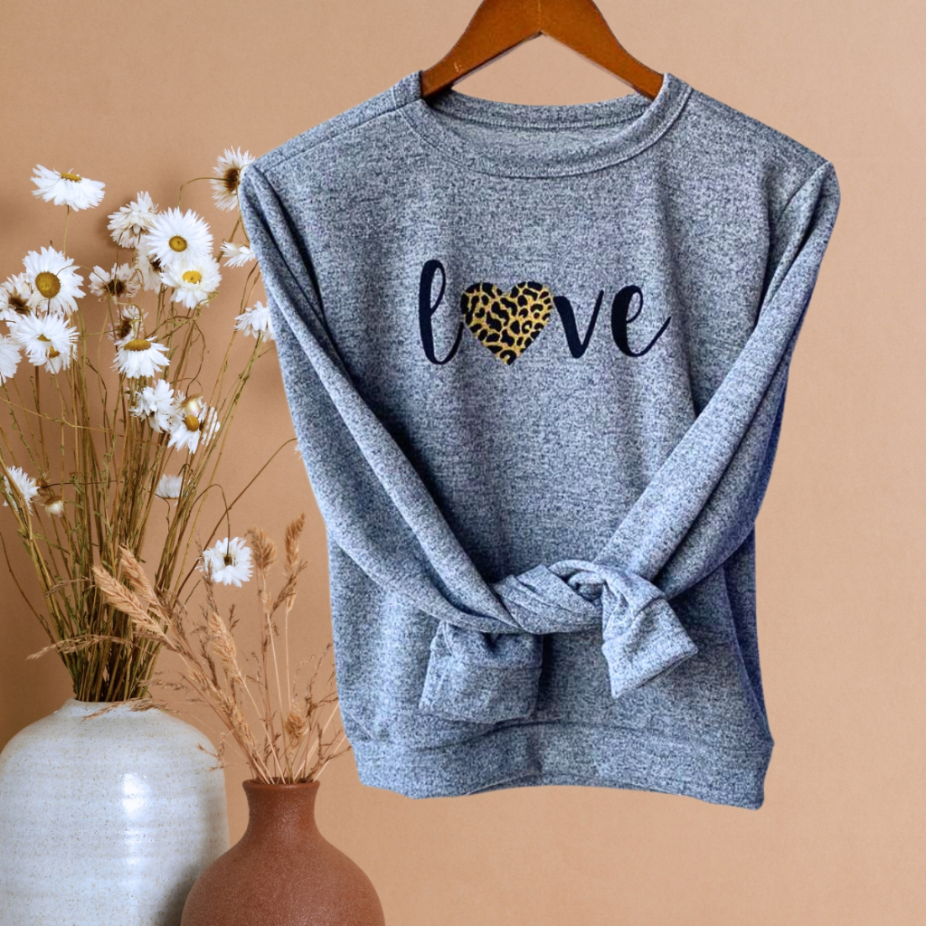 Blusa lanzinha punhos barra e estampa love quentinha inverno