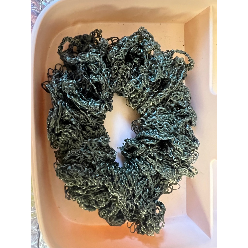 Enfeite para Cabelo Luxo Scrunchies Frufru Xuxa Fashion Moda - Elos pompom verde