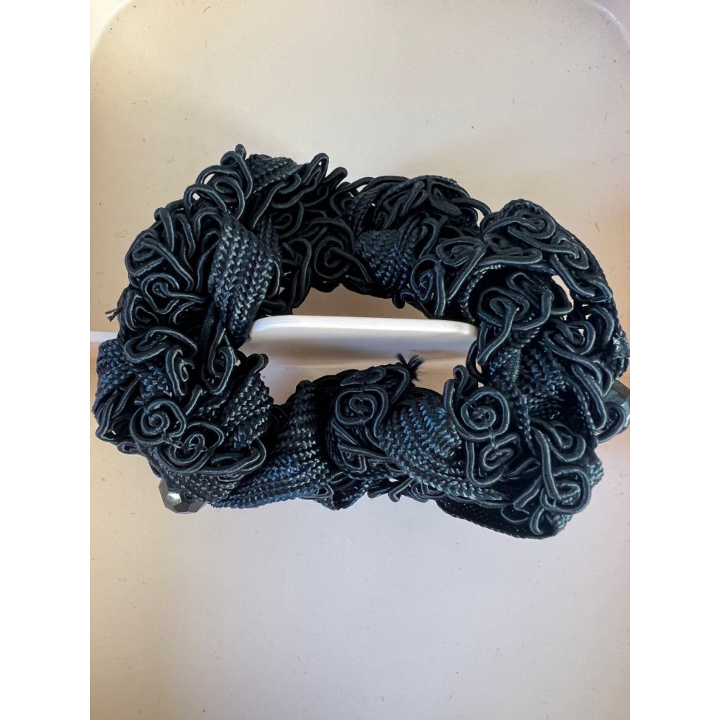Enfeite para Cabelo Luxo Scrunchies Frufru Xuxa Fashion Moda - Tecido elos renda com bolinhas pretas