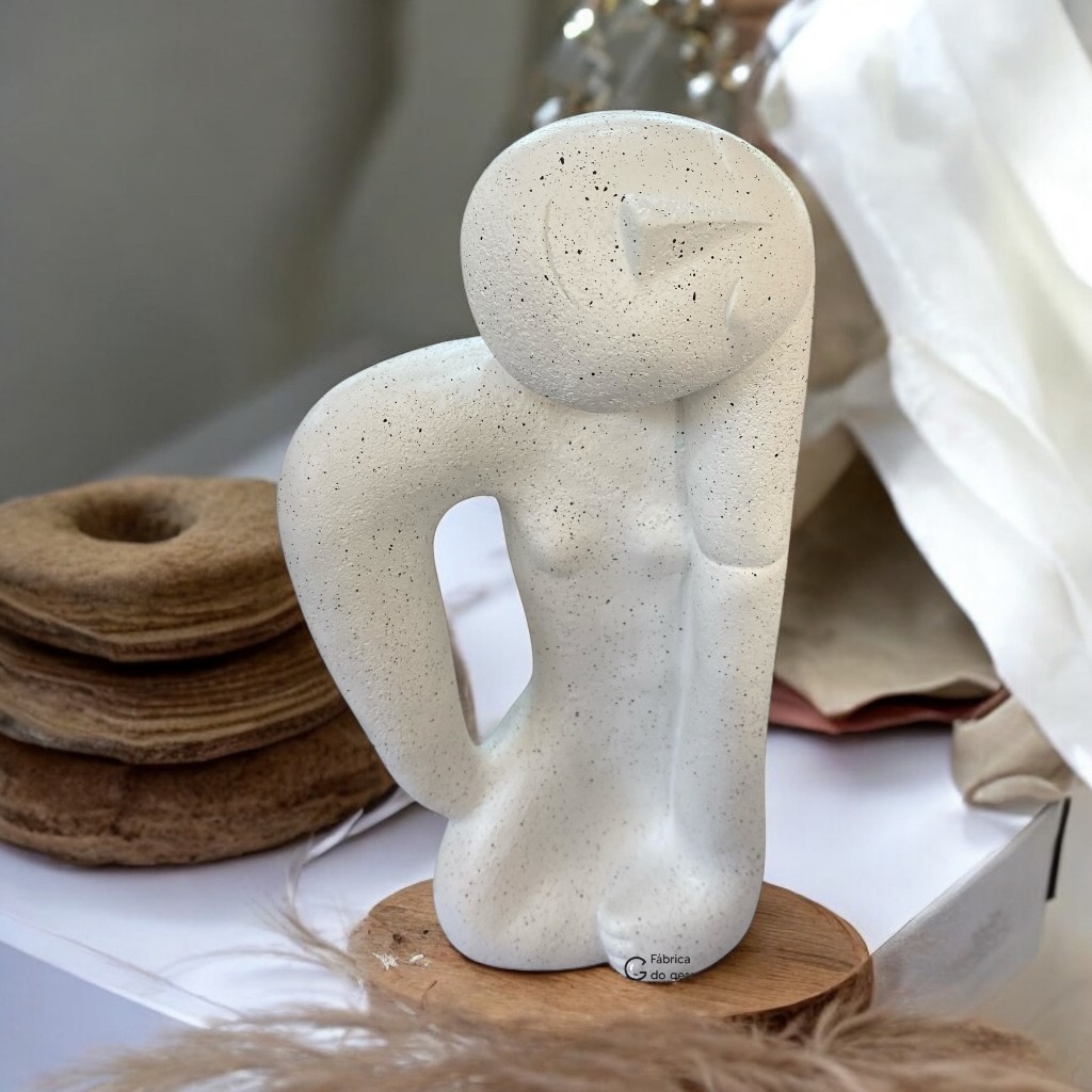 Escultura Baseada na Tarsila do Amaral 32 cm branca chapiscado mesma autora do Abaporu  quarto sala escritório