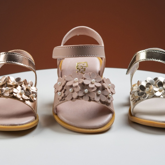 Sandália Rasteira Menina Infantil Luxo Delicada Florzinha Confortável 20 ao 27 Lisa Shoes Promoção em Oferta na Shopee