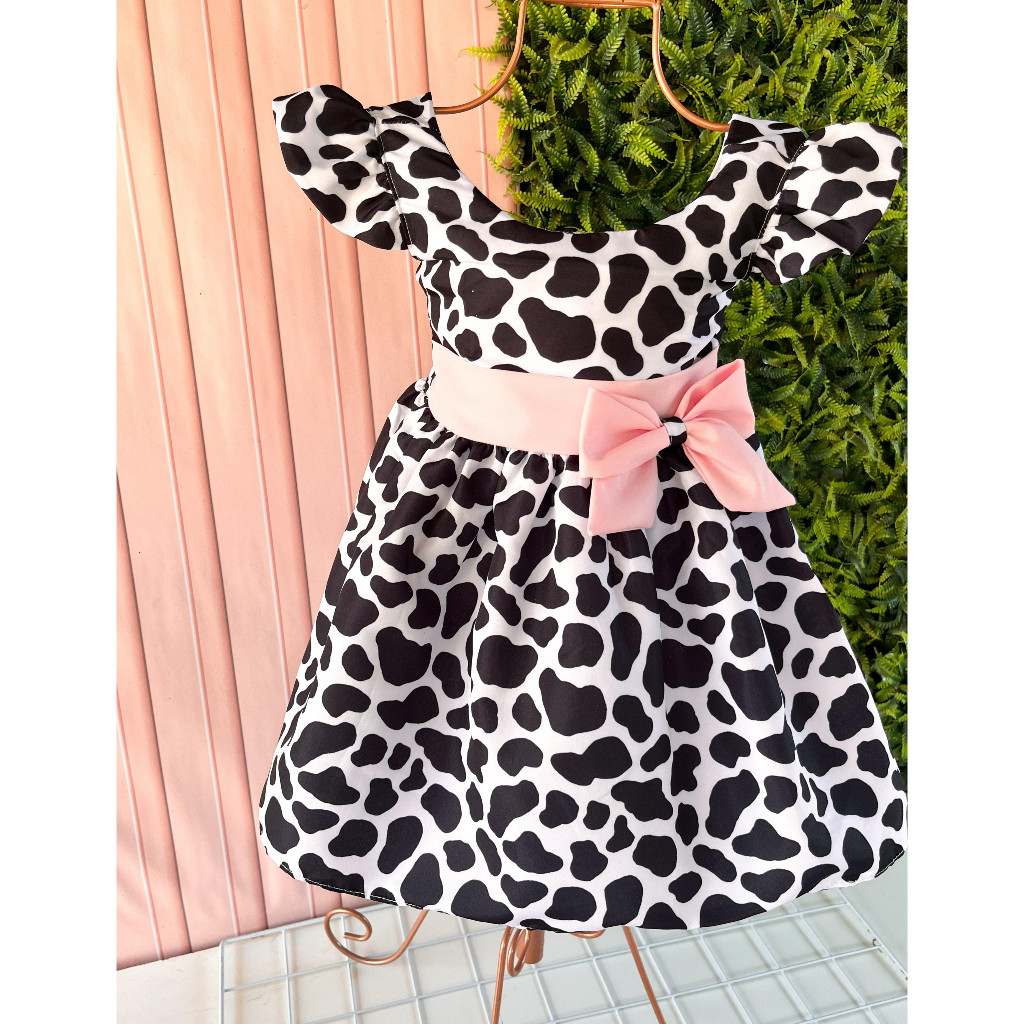 Vestido Infantil Estampa Vaquinha Fazendinha Preto e Branco com Laço Rosa Luxo Festa Aniversário Menina Temático