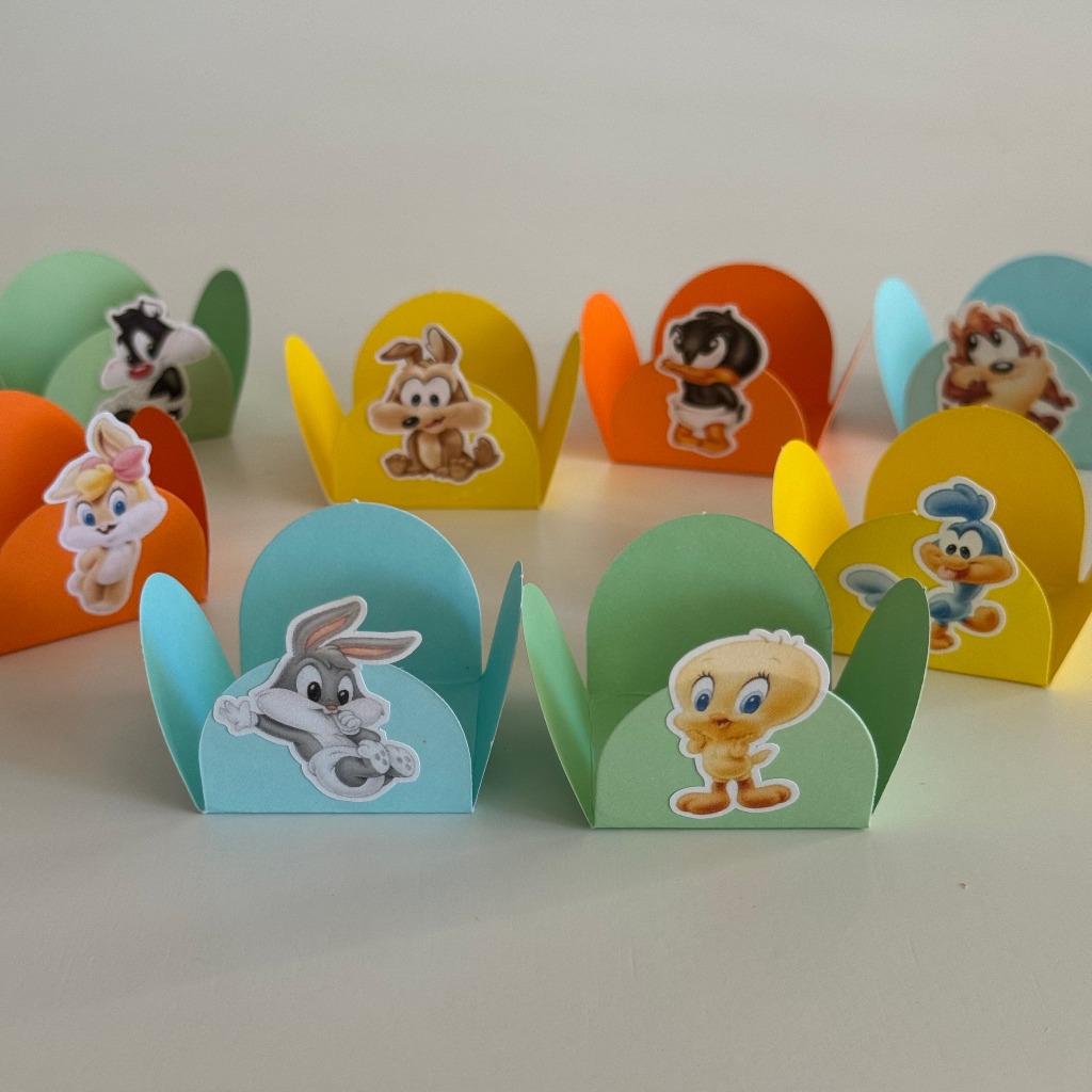 100 Forminhas para Doces pernalonga looney tunes baby COM APLIQUES SOLTOS PARA O CLIENTE COLAR