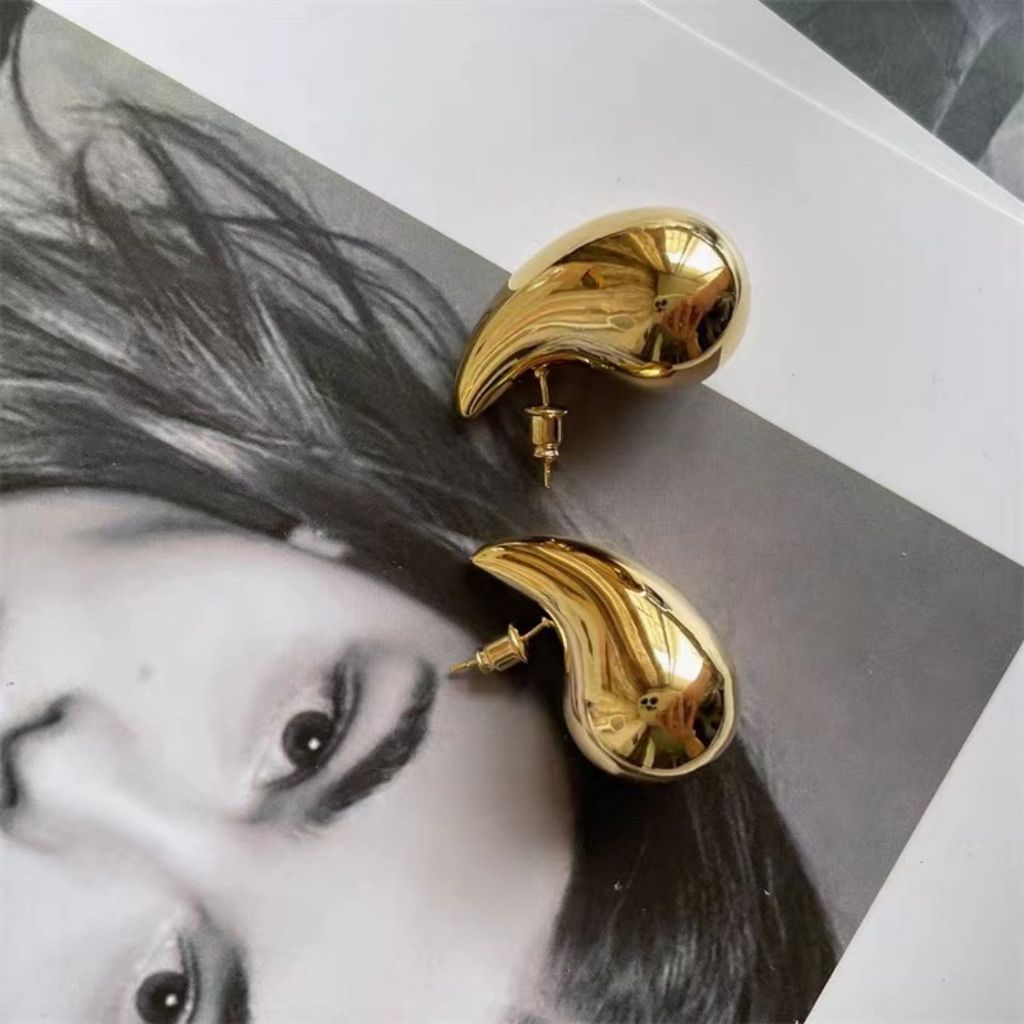 Brincos de gota d'água em ouro e prata são itens indispensáveis ​​para festas, feriados e lazer em Oferta na Shopee