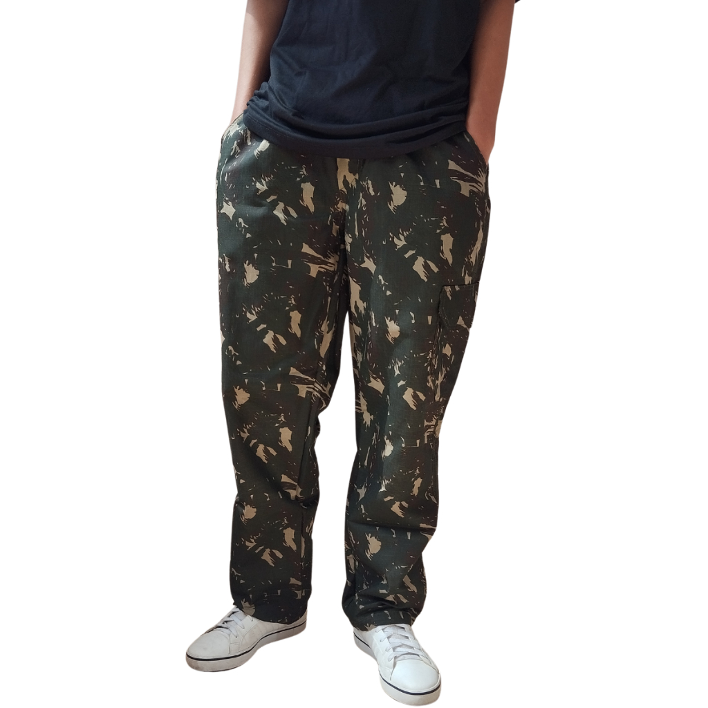 Calça Cargo Oversize Camuflado Tatica Militar Exercito Skate Trilha PaintBall Airsoft Folgada 6 Bolsos
