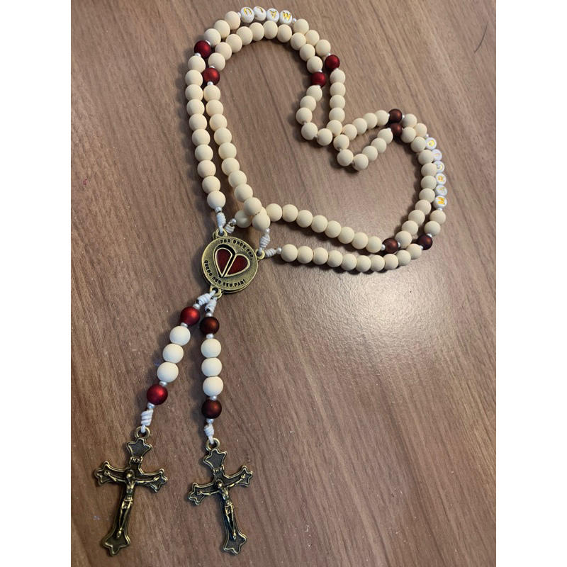 Detalhes do Terço de casal “POR ONDE VOCE FOR QUERO SER SEU PAR” personalizado