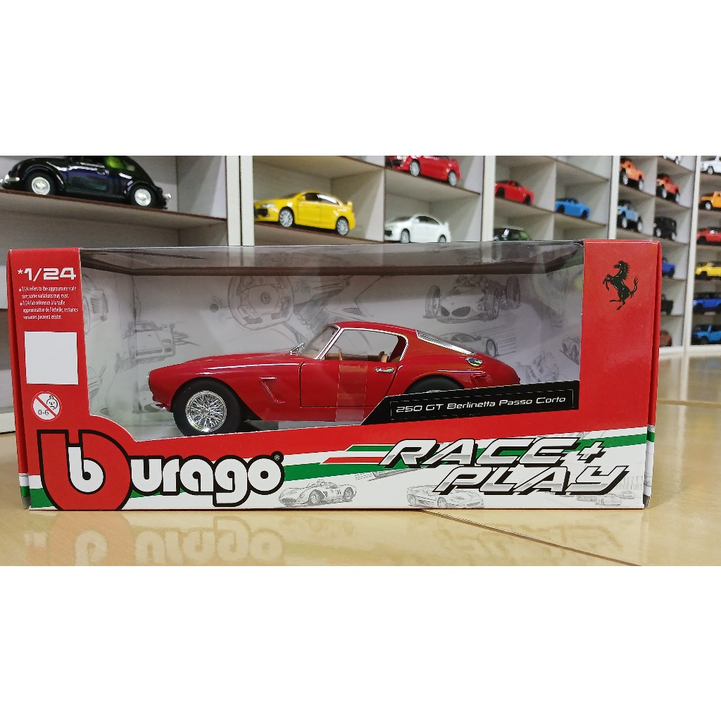MINIATURA FERRARI 250 GT BERLINETTA PASSO CORTO ESCALA 1/24 FABRICANTE BBURAGO