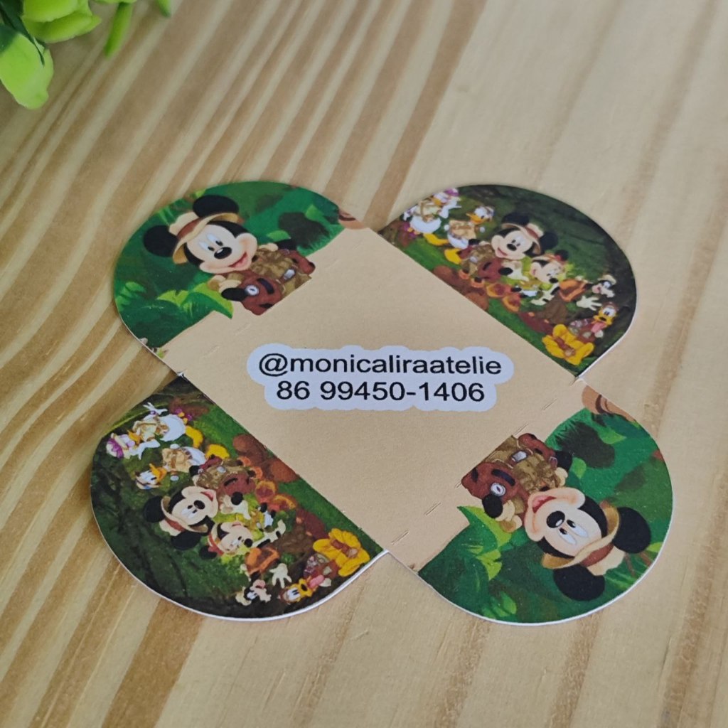 50 Forminhas Personalizadas de Doce Brigadeiro 4 Pétalas Festa Aniversário Mickey safari