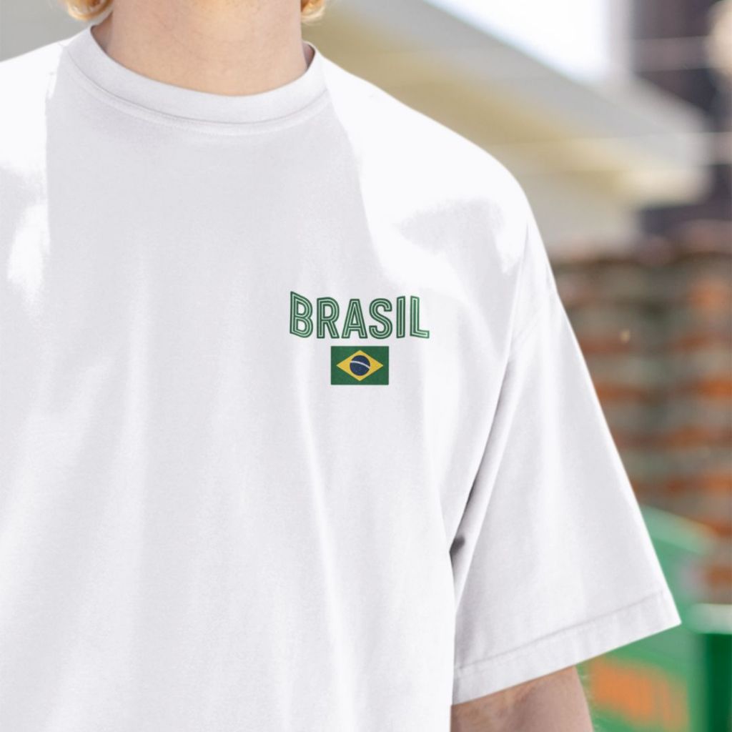Camisa Branca Oversized Masculina e Feminina Bandeira do Brasil Minimalista Copa do Mundo 2026