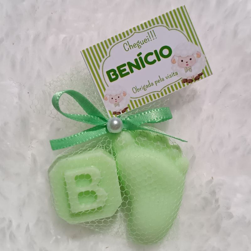 Lembrancinha Mini pezinho e letra verde - Kits com 10 a 40 - Chá de Bebê Lembrança Maternidade