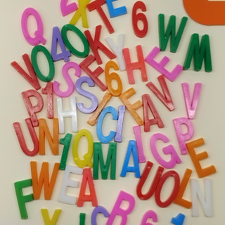 Letras e Numeros de Plastico SORTIDOS em Oferta na Shopee