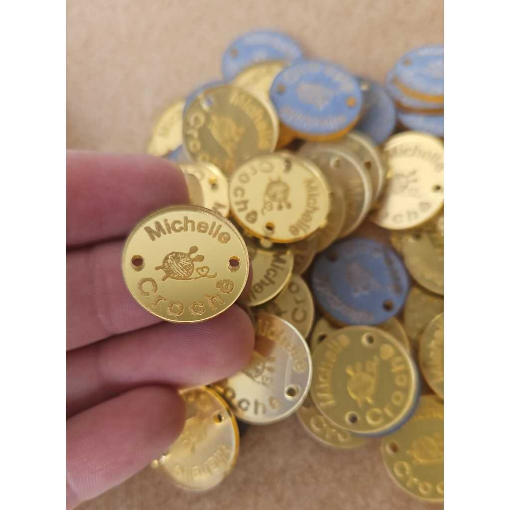 Tag 2 cm Modelo CROCHÊ em acrílico Personalizado em Oferta na Shopee