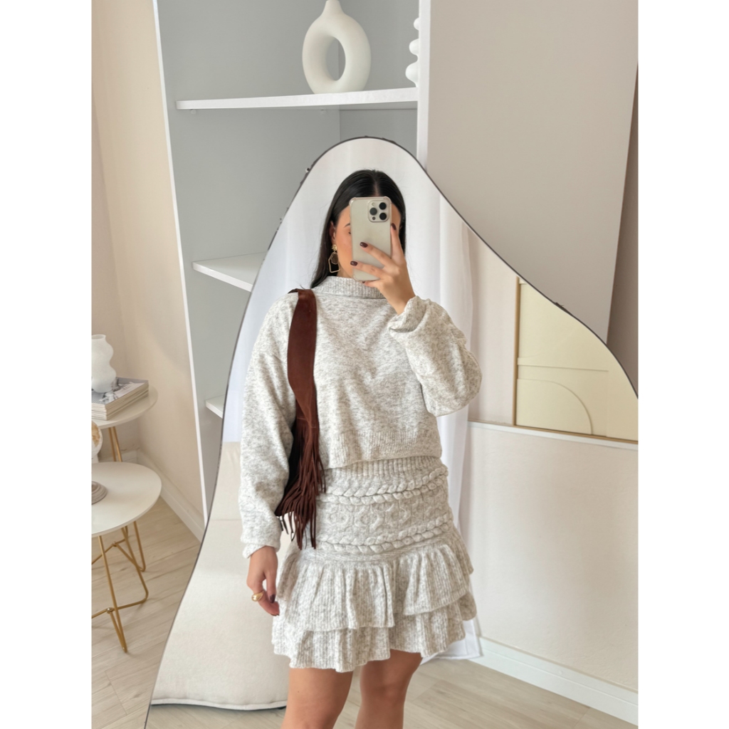 Conjuto de Blusa Manga Longa e MIni Saia Rodada Mousse Modelo Muito Bonito e Diferenciado