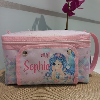 Nécessaire do Bebê - Porta Fraldas e Lenços Umedecidos  - Mamãe e Bebê - Tema Sereia - Personalizado