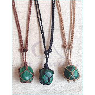 Colar de Malaquita Natural na Redinha – Pedra da Transformação, Proteção e Equilíbrio Emocional em Oferta na Shopee