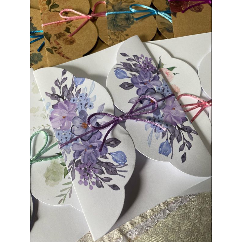 Envelope convite floral estampado Nuvem 14x19cm+ fio de cetim