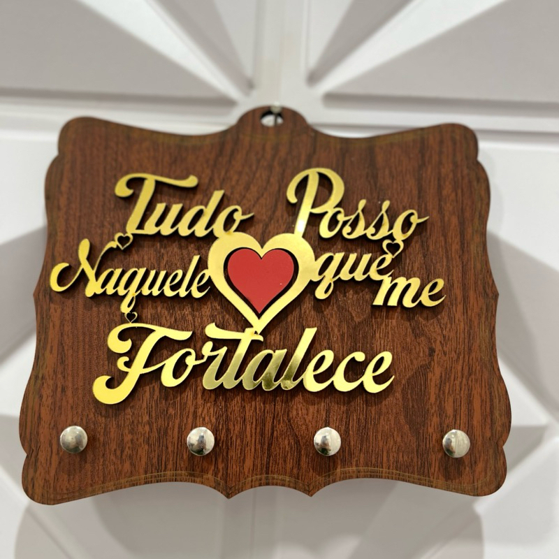 Porta Chave em Madeira 2D TUDO POSSO NAQUELE QUE ME FORTALECE em Oferta na Shopee